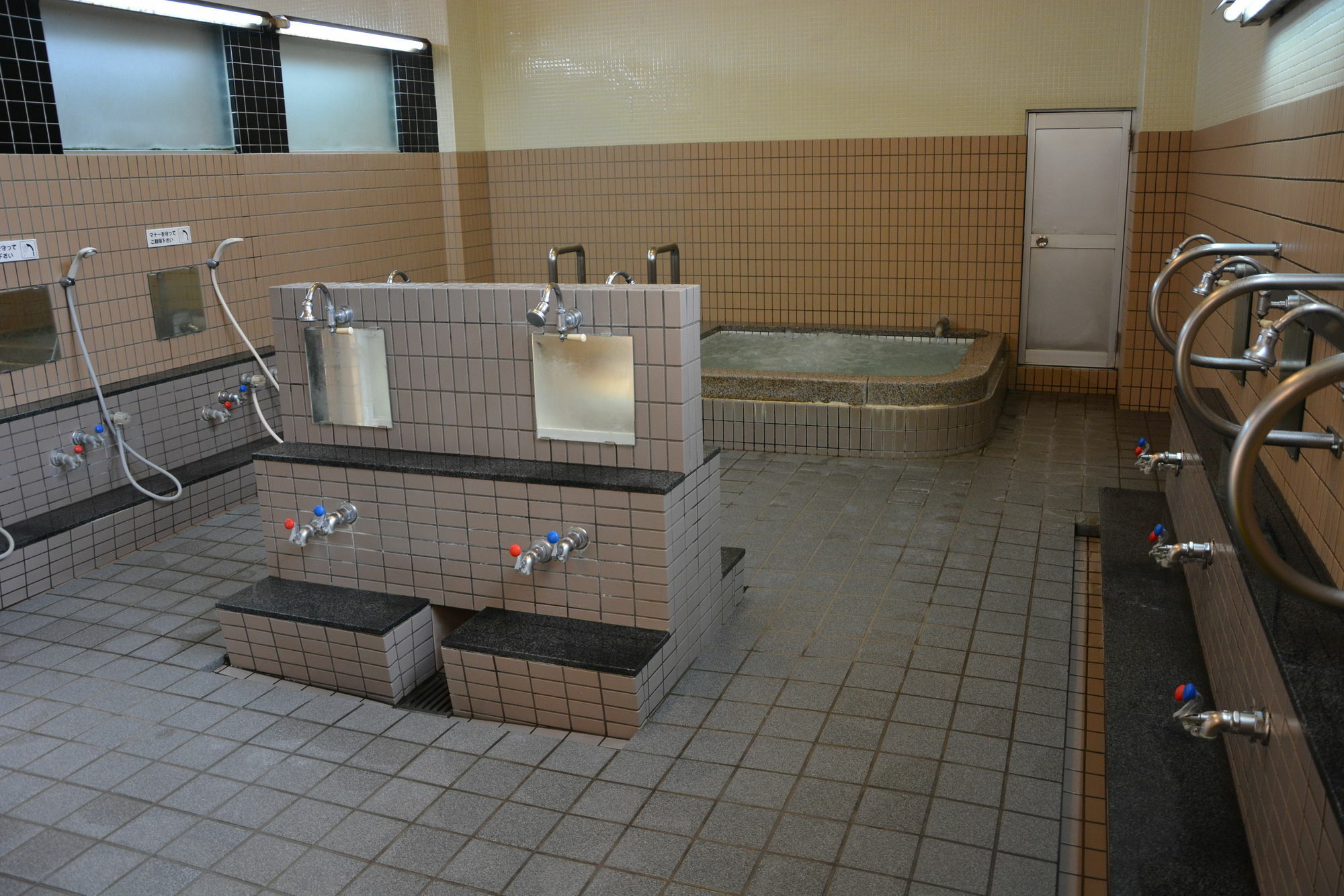 Katsuzakikan Tsubata Esterno foto
